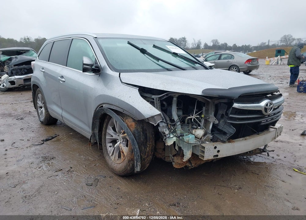 2015 TOYOTA HIGHLANDER XLE V6 VIN: 5TDJKRFH9FS137766