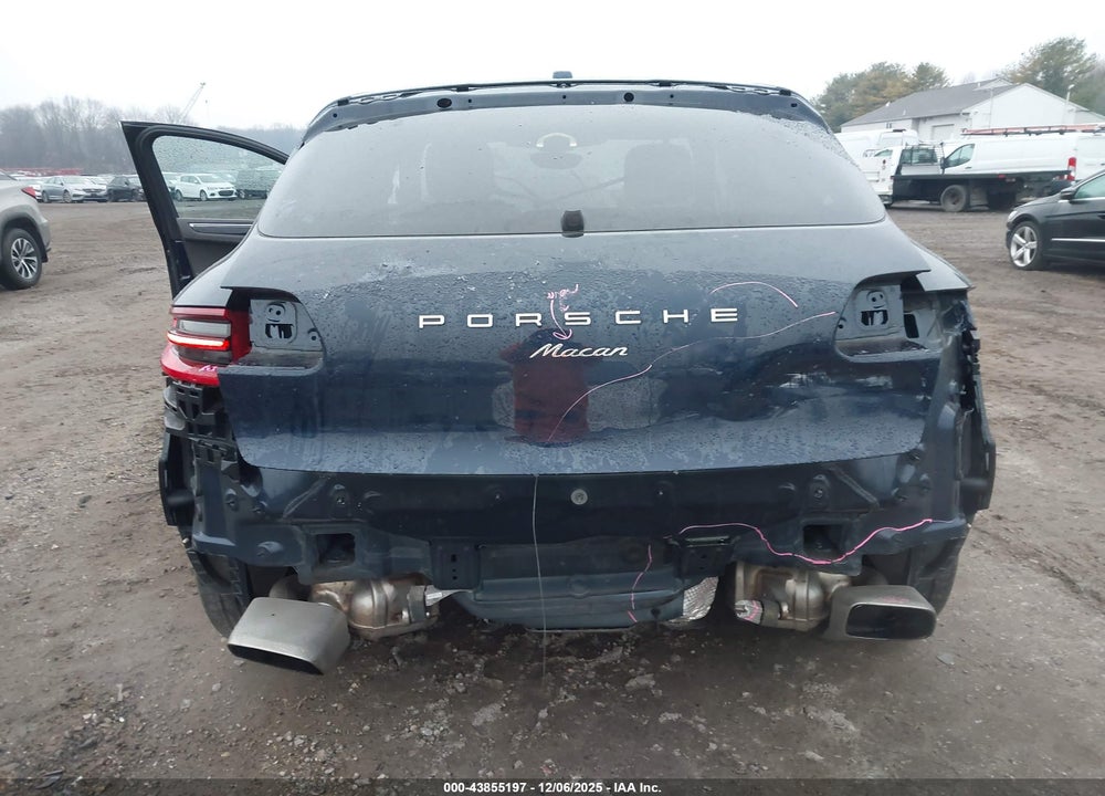 2017 PORSCHE MACAN VIN: WP1AA2A52HLB82560