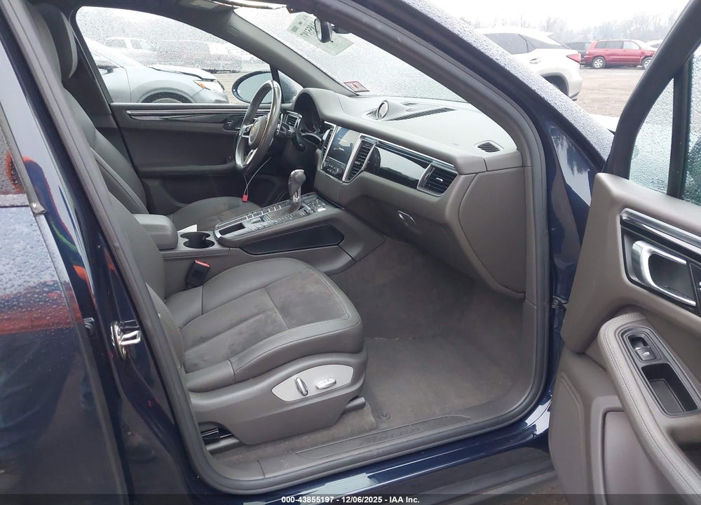 2017 PORSCHE MACAN VIN: WP1AA2A52HLB82560