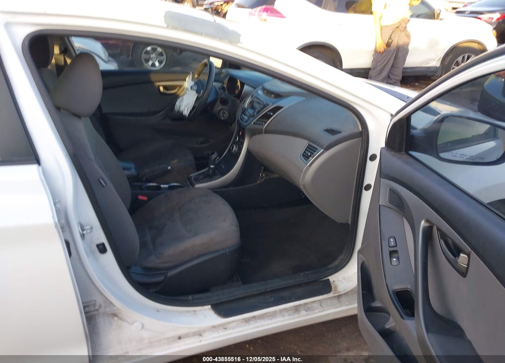 2016 HYUNDAI ELANTRA SE VIN: 5NPDH4AE6GH719648