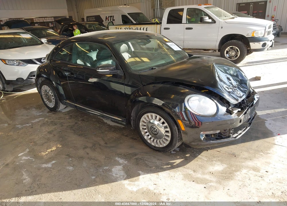 2016 VOLKSWAGEN BEETLE 1.8T SE VIN: 3VWJ17AT0GM604428