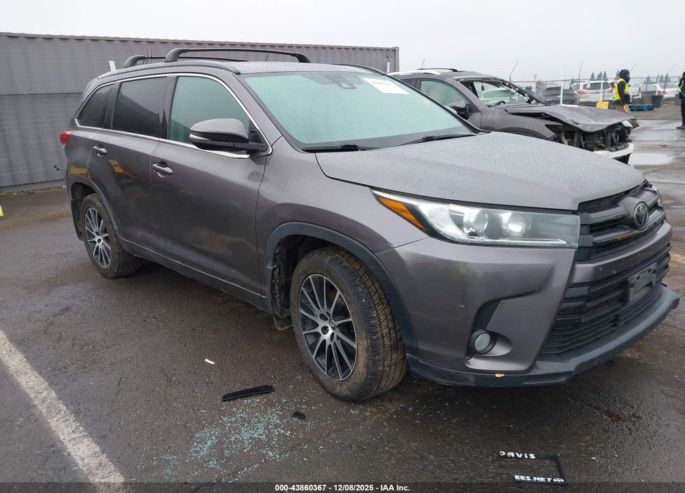 2018 TOYOTA HIGHLANDER SE VIN: 5TDJZRFH7JS538821