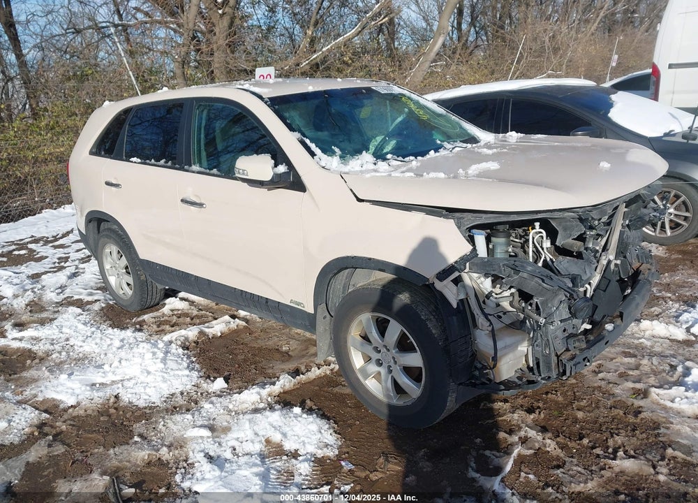 2011 KIA SORENTO LX VIN: 5XYKTCA13BG169838