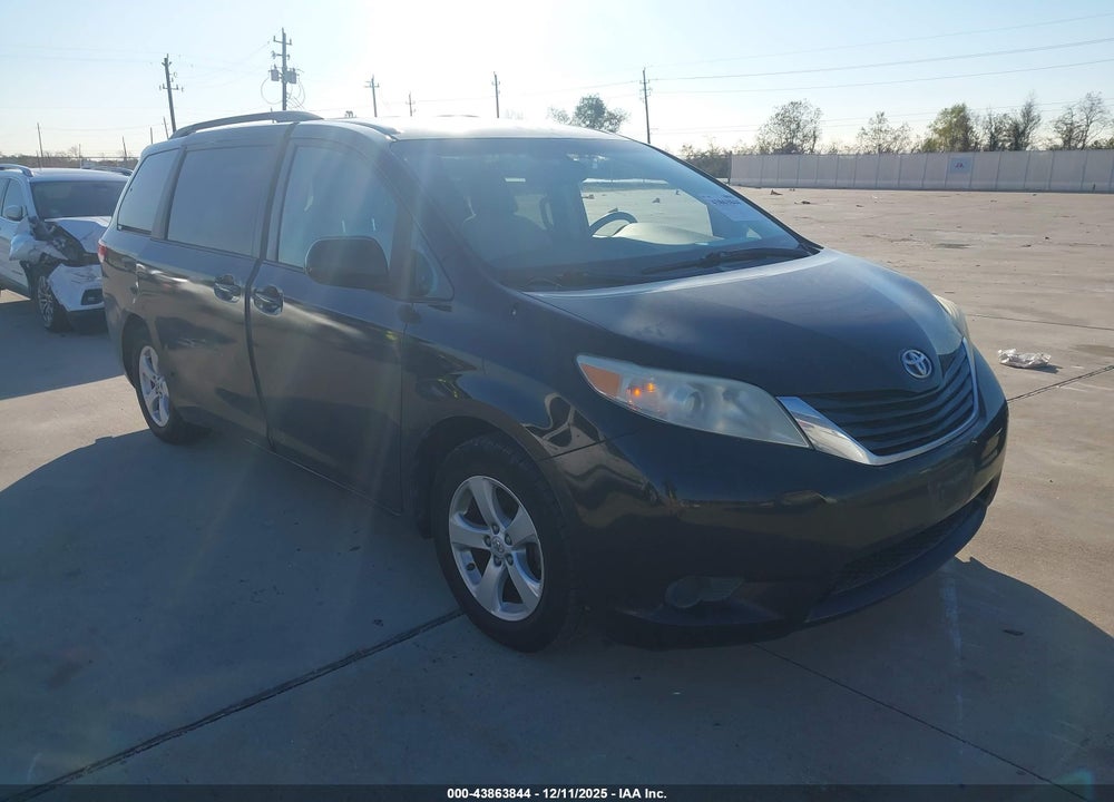2013 TOYOTA SIENNA LE V6 8 PASSENGER VIN: 5TDKK3DC4DS308817