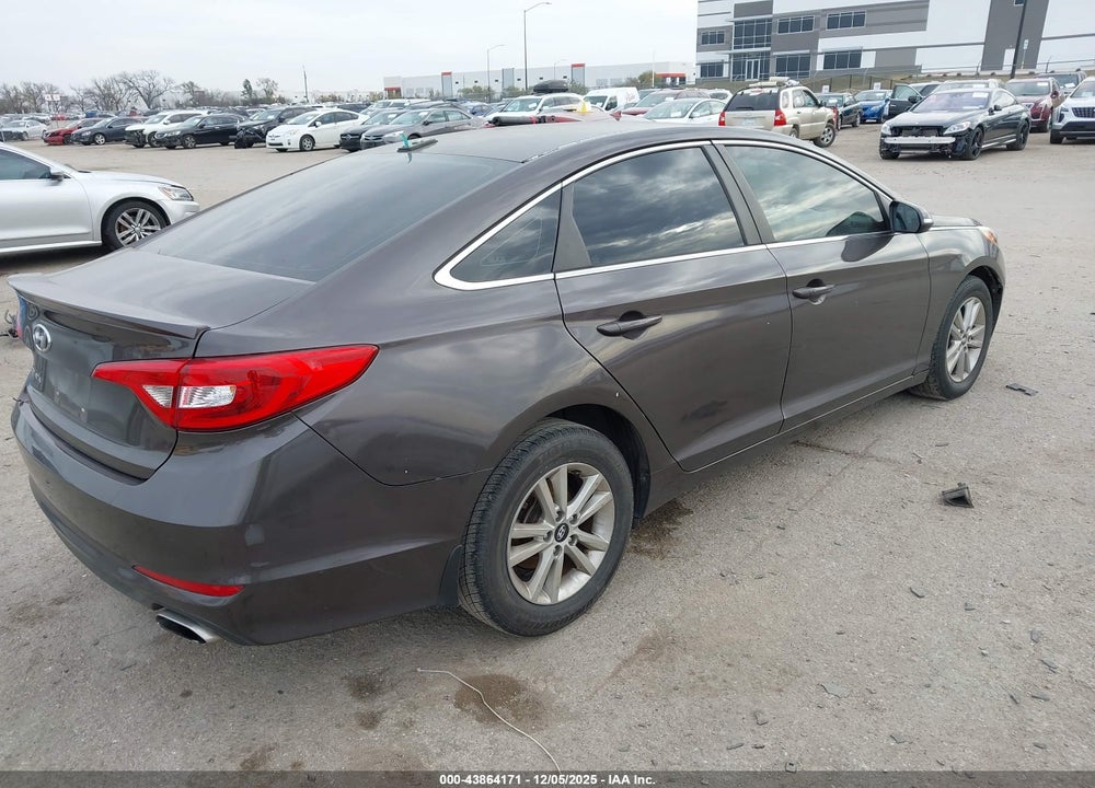 2015 HYUNDAI SONATA VIN: 5NPE24AF3FH242626