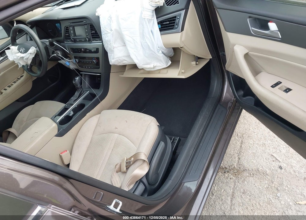 2015 HYUNDAI SONATA VIN: 5NPE24AF3FH242626