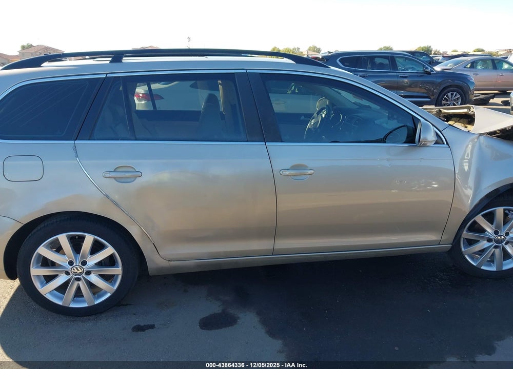 2014 VOLKSWAGEN JETTA SPORTWAGEN 2.5L SE VIN: 3VWPP7AJ6EM622551