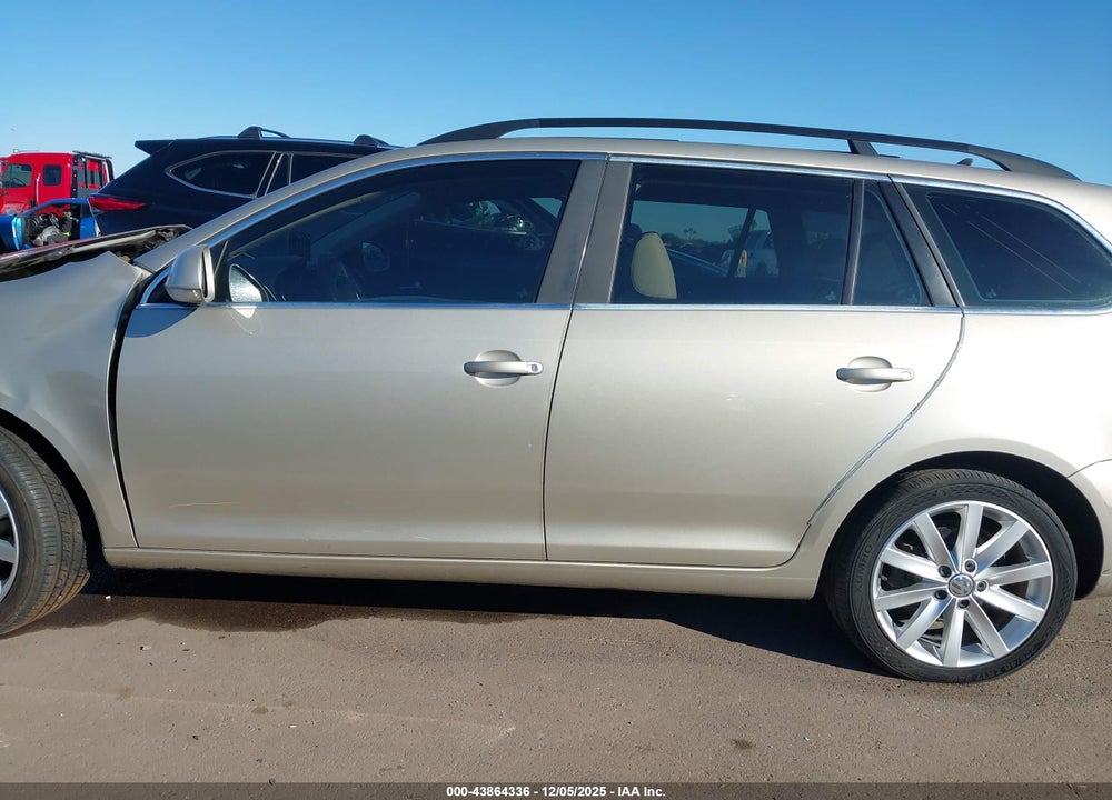 2014 VOLKSWAGEN JETTA SPORTWAGEN 2.5L SE VIN: 3VWPP7AJ6EM622551