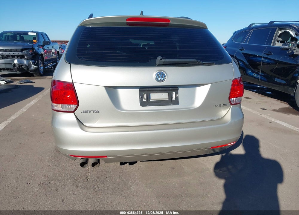 2014 VOLKSWAGEN JETTA SPORTWAGEN 2.5L SE VIN: 3VWPP7AJ6EM622551