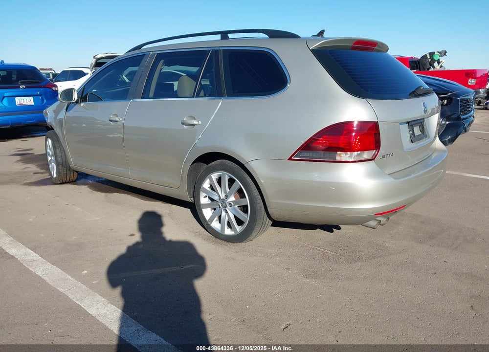 2014 VOLKSWAGEN JETTA SPORTWAGEN 2.5L SE VIN: 3VWPP7AJ6EM622551