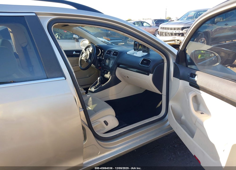 2014 VOLKSWAGEN JETTA SPORTWAGEN 2.5L SE VIN: 3VWPP7AJ6EM622551