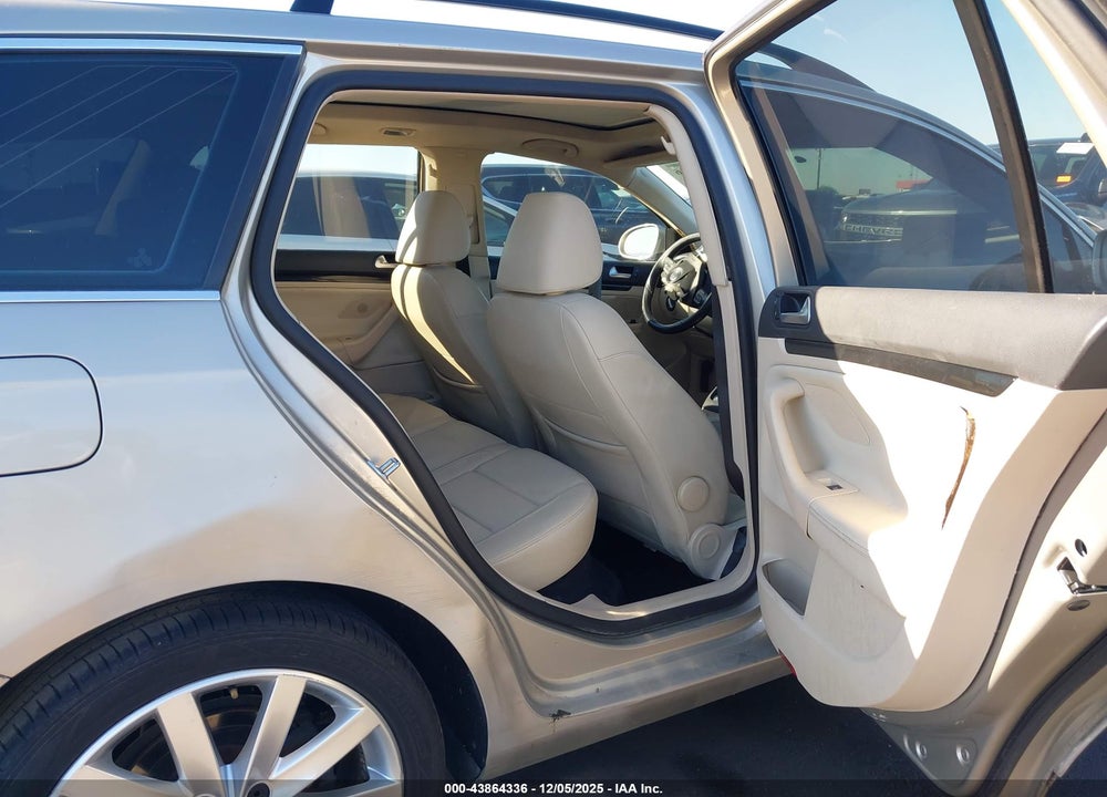 2014 VOLKSWAGEN JETTA SPORTWAGEN 2.5L SE VIN: 3VWPP7AJ6EM622551