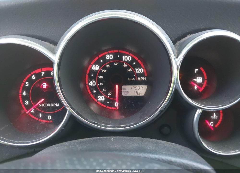 2005 TOYOTA MATRIX VIN: 2T1KR32E15C429685