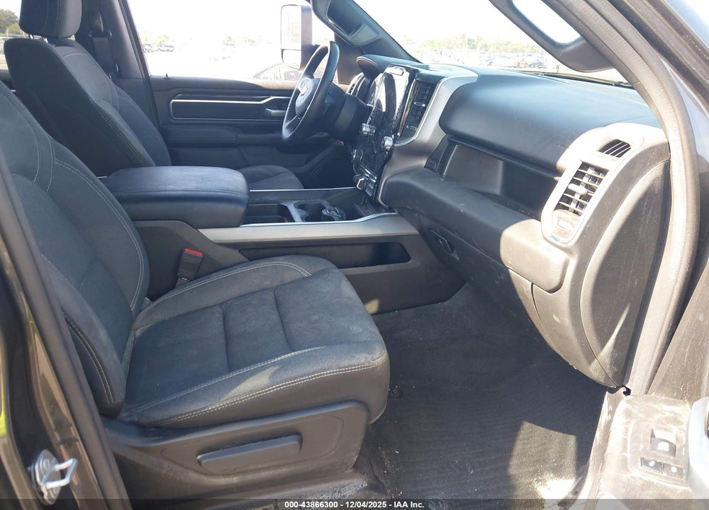 2024 RAM 1500 BIG HORN  4X4 5'7 BOX VIN: 1C6SRFFT3RN207623