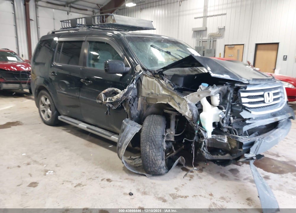 2014 HONDA PILOT EX VIN: 5FNYF4H49EB006081