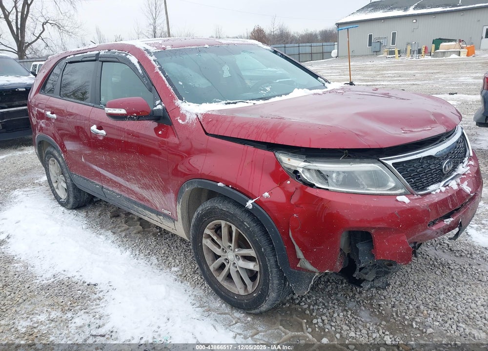 2015 KIA SORENTO LX VIN: 5XYKTCA67FG656512