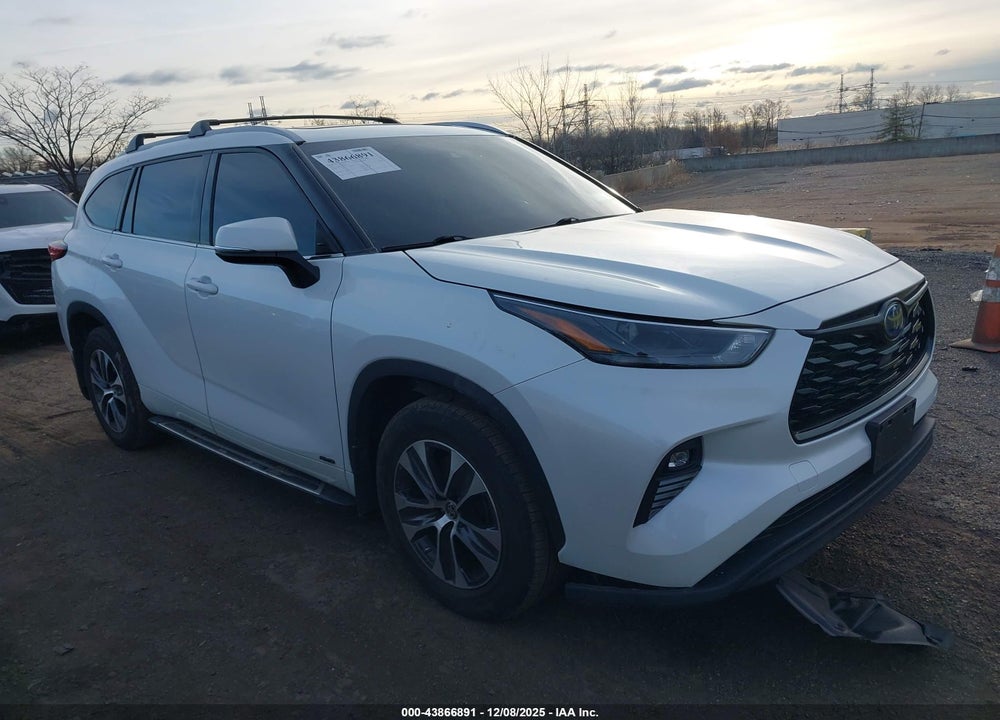 2022 TOYOTA HIGHLANDER HYBRID XLE VIN: 5TDGBRCH6NS548751