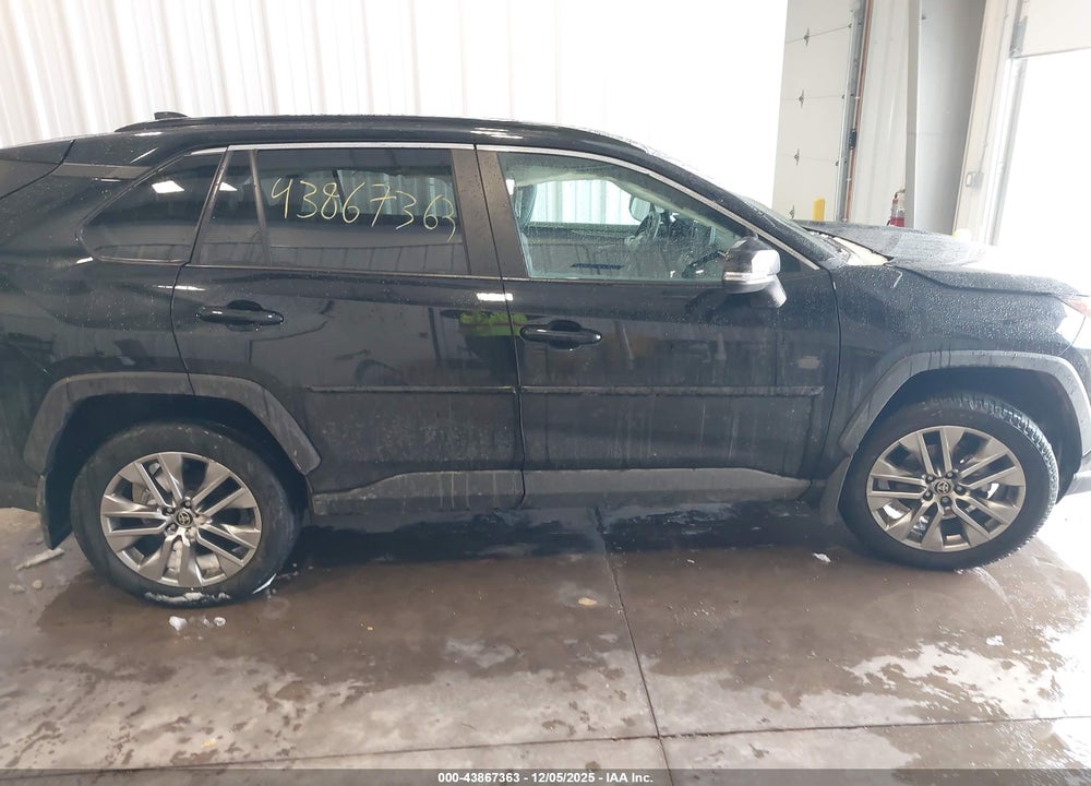 2022 TOYOTA RAV4 XLE PREMIUM VIN: 2T3A1RFV9NC313223