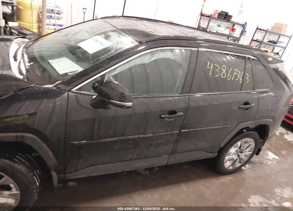 2022 TOYOTA RAV4 XLE PREMIUM VIN: 2T3A1RFV9NC313223