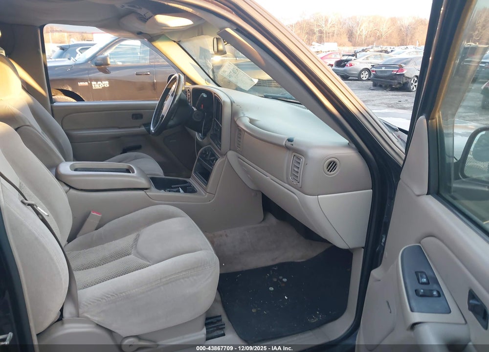 2004 CHEVROLET TAHOE LS VIN: 1GNEK13TX4J271327