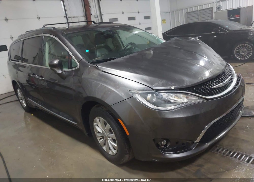 2018 CHRYSLER PACIFICA TOURING L VIN: 2C4RC1BG6JR211127