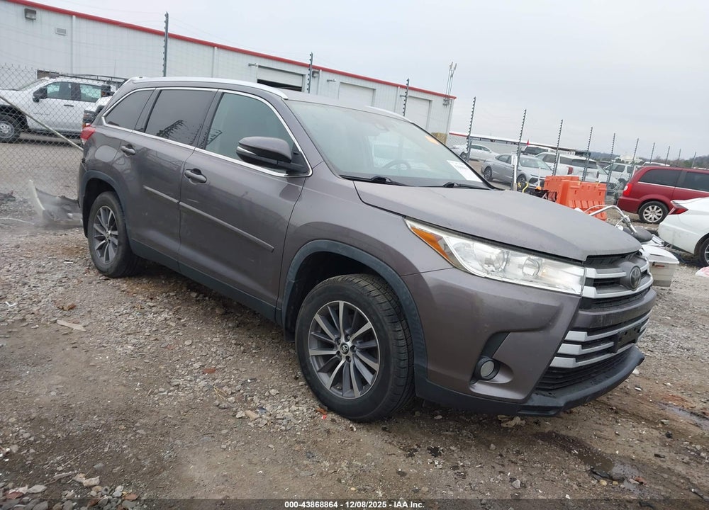 2019 TOYOTA HIGHLANDER XLE VIN: 5TDJZRFHXKS584483