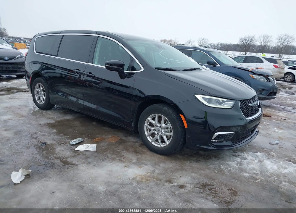 2024 CHRYSLER PACIFICA TOURING L VIN: 2C4RC1BG2RR135322