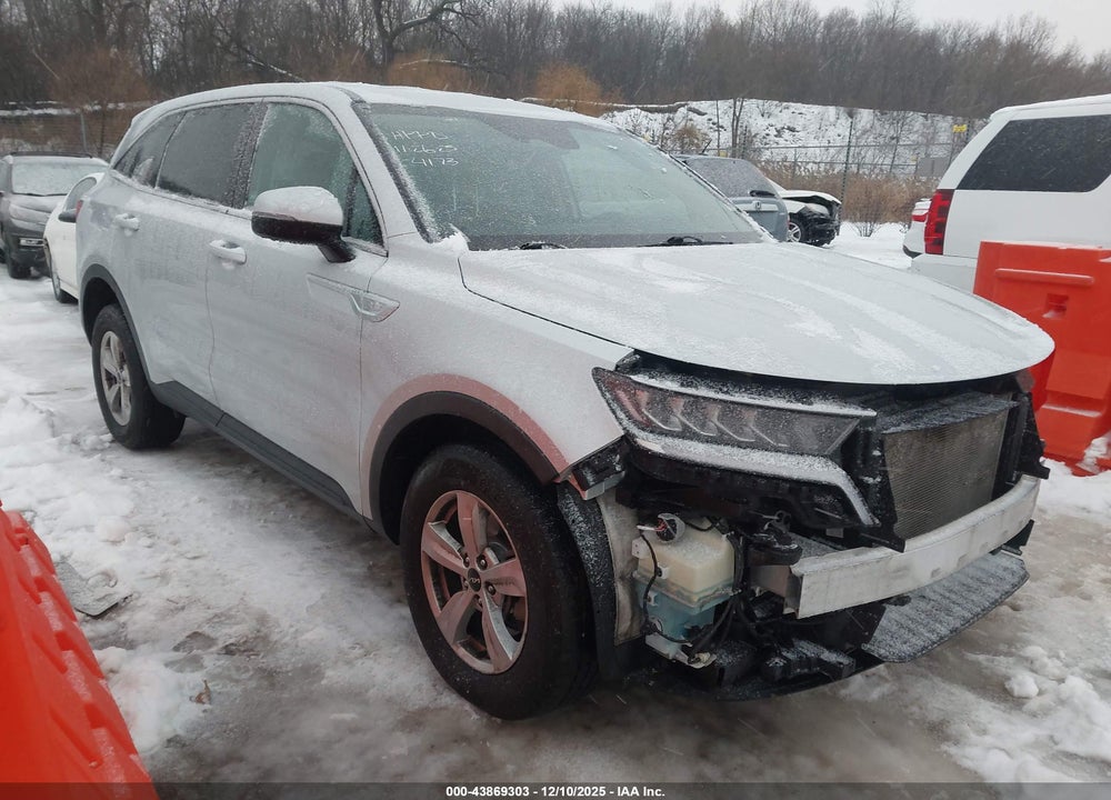 2022 KIA SORENTO LX VIN: 5XYRGDLC6NG075027