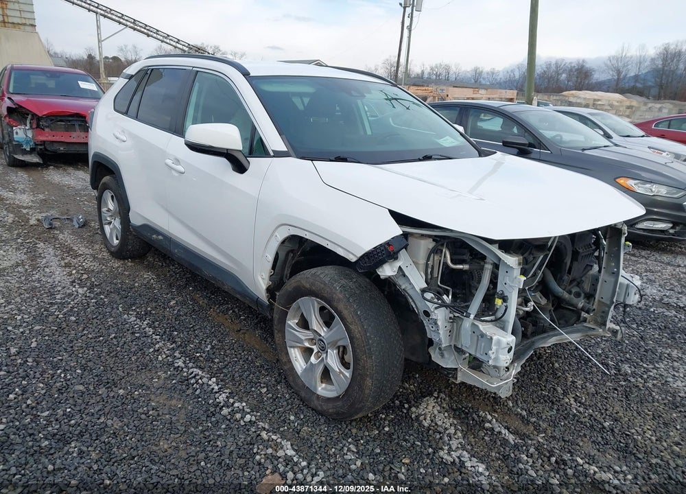 2021 TOYOTA RAV4 XLE VIN: 2T3P1RFV6MW141370