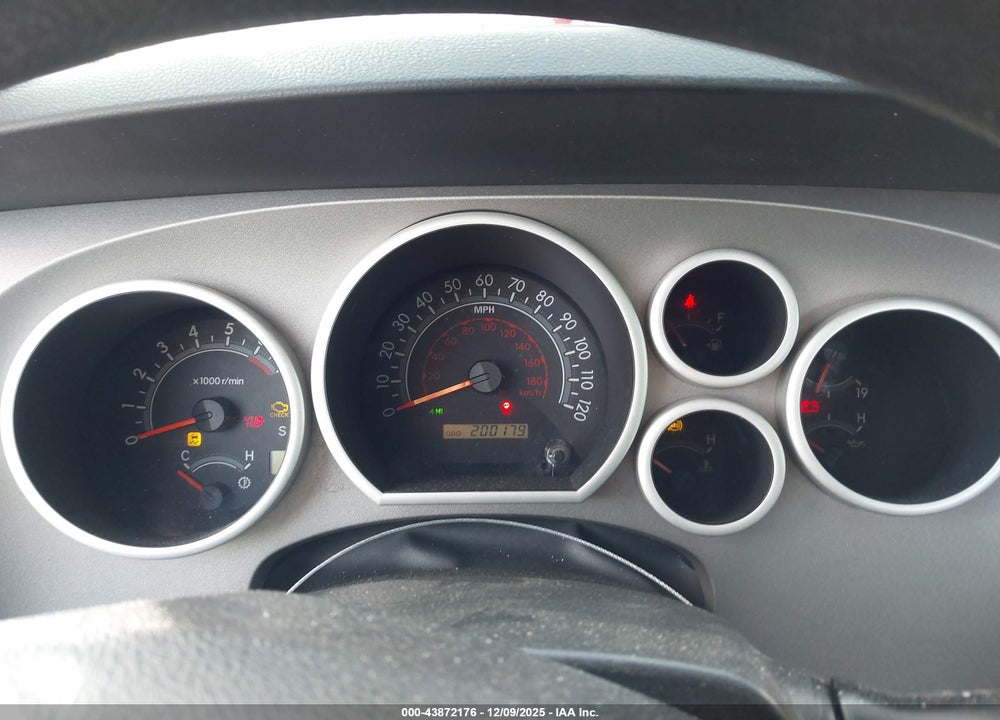 2010 TOYOTA TUNDRA SR5 5.7L V8 VIN: 5TFDY5F17AX148629
