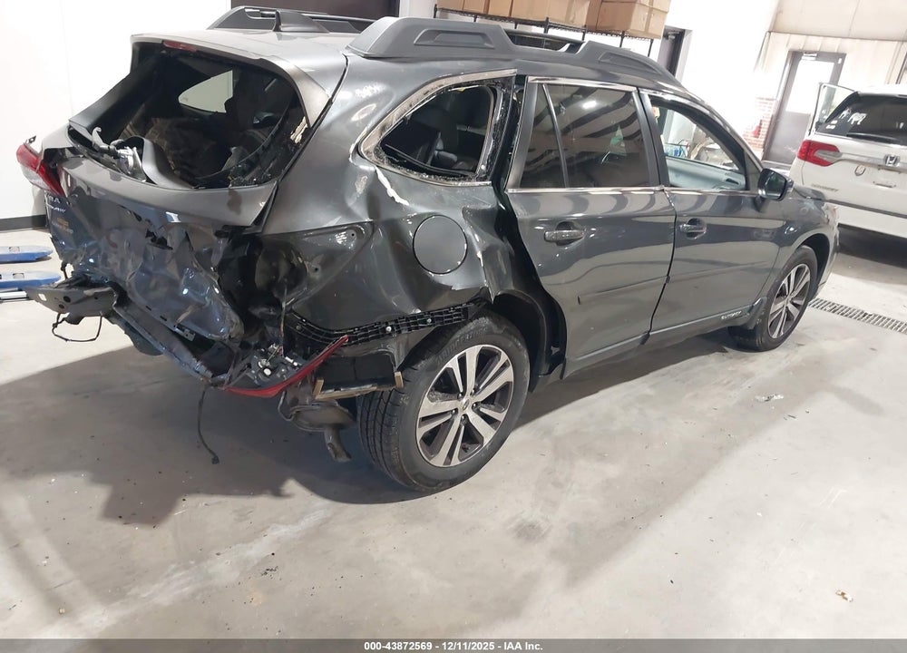 2018 SUBARU OUTBACK 3.6R LIMITED VIN: 4S4BSENC6J3285902