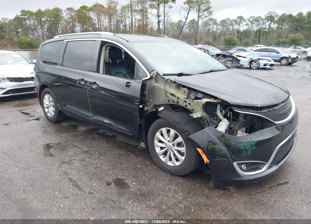 2018 CHRYSLER PACIFICA TOURING L VIN: 2C4RC1BG0JR237321