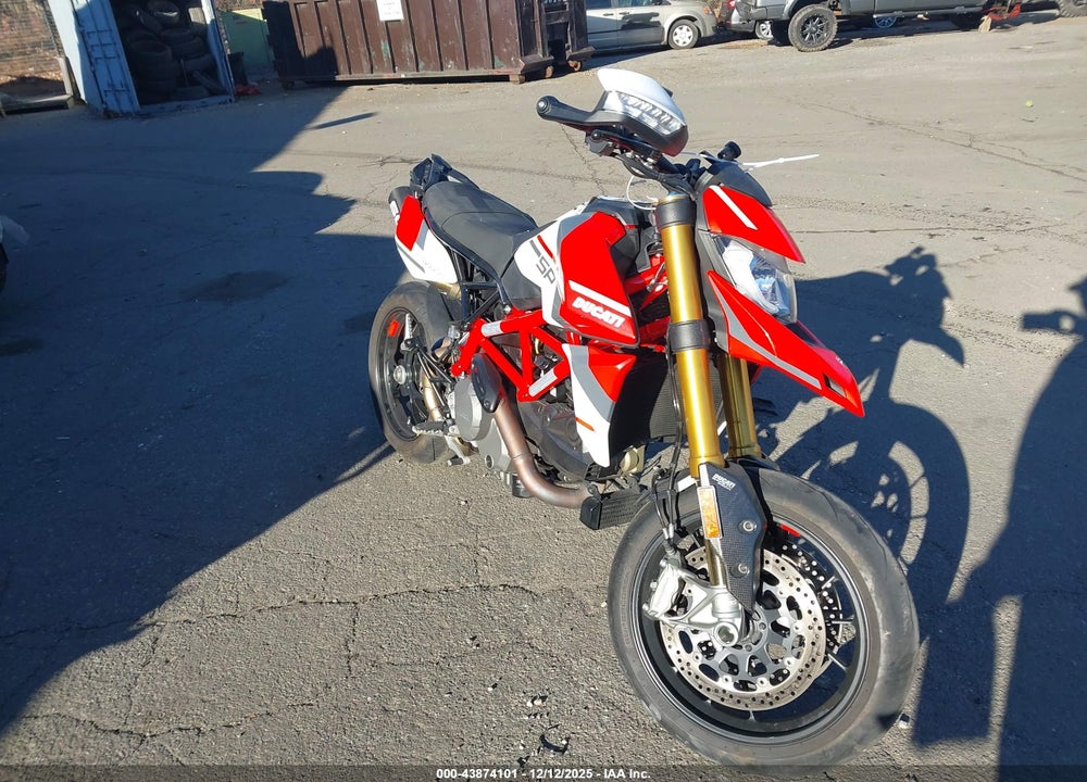 2025 DUCATI HYPERMOTARD 950/950 SP VIN: ZDMBAJDT5SB009837