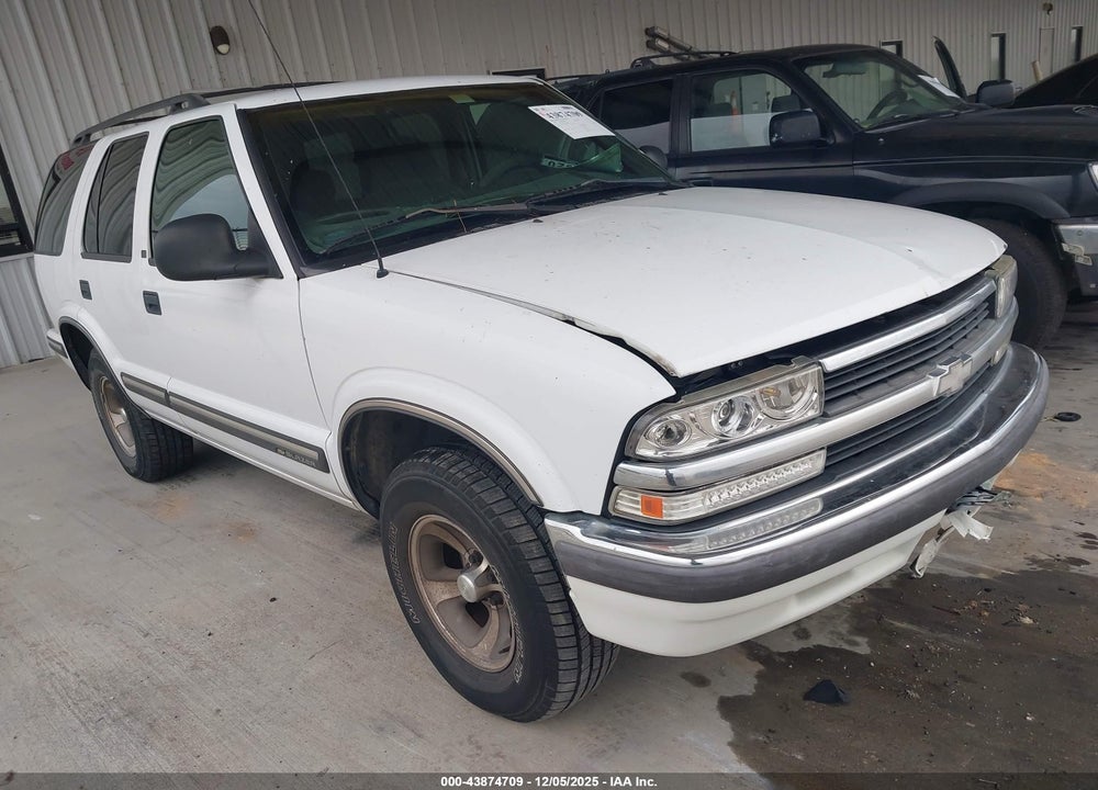 1998 CHEVROLET BLAZER LS VIN: 1GNCS13W9W2242593