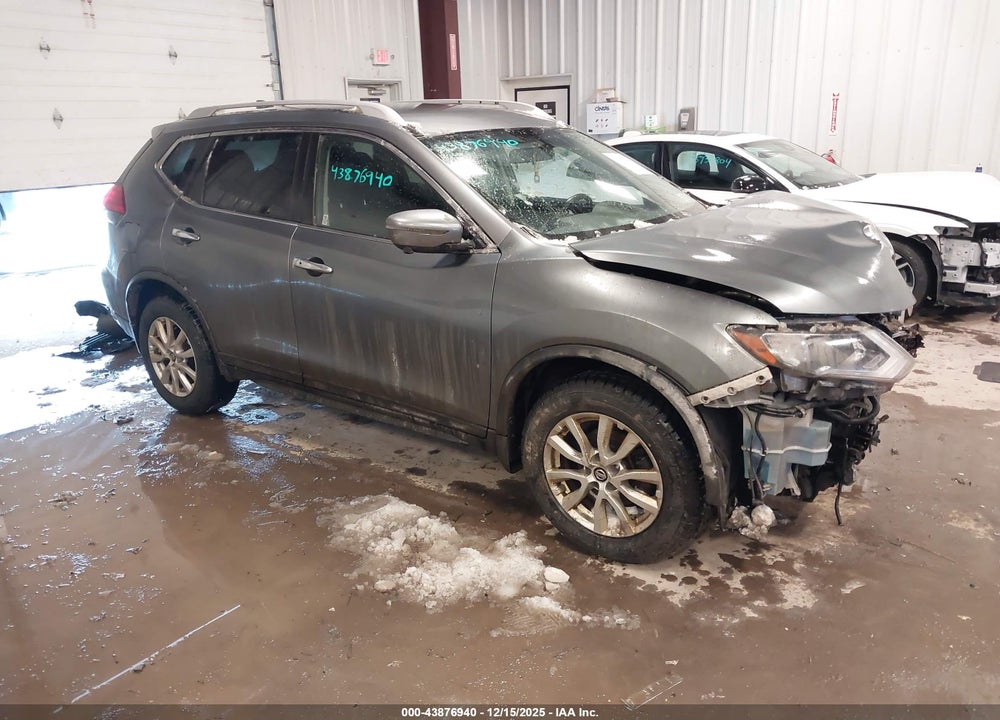 2017 NISSAN ROGUE SV VIN: KNMAT2MV3HP599332