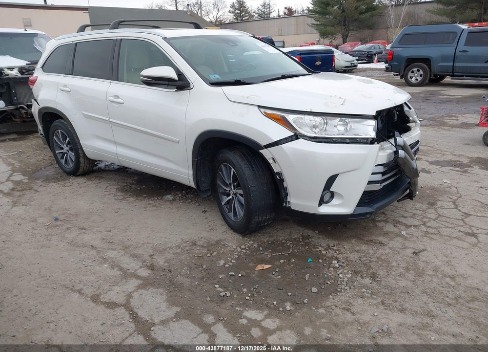 2017 TOYOTA HIGHLANDER XLE VIN: 5TDJZRFH7HS456582