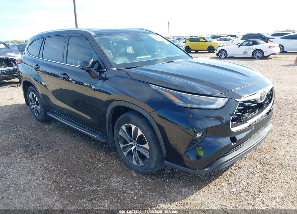 2021 TOYOTA HIGHLANDER XLE VIN: 5TDGZRAH9MS052176