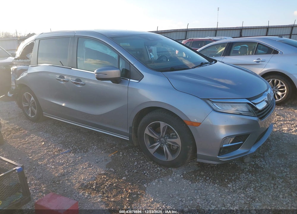 2018 HONDA ODYSSEY TOURING VIN: 5FNRL6H81JB020403