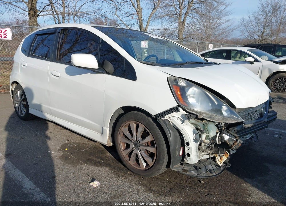 2013 HONDA FIT SPORT VIN: JHMGE8H59DC008728