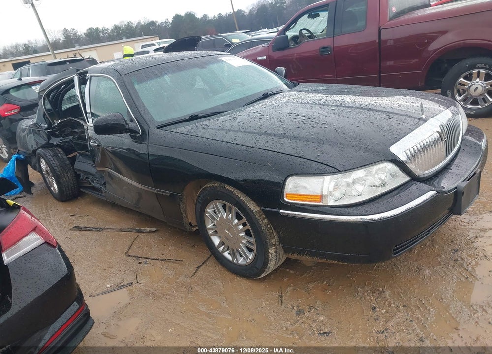 2011 LINCOLN TOWN CAR SIGNATURE LIMITED VIN: 2LNBL8CV4BX758607