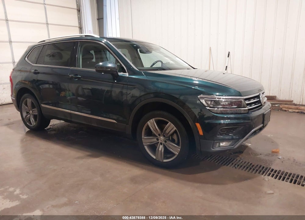 2018 VOLKSWAGEN TIGUAN VIN: 3VV4B7AXXJM203560
