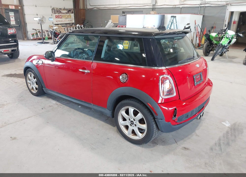 2009 MINI COOPER S VIN: WMWMF73589TW83638