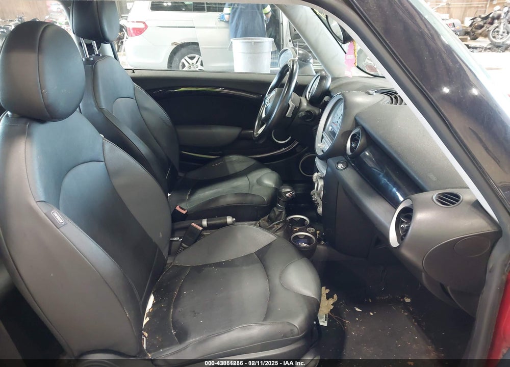 2009 MINI COOPER S VIN: WMWMF73589TW83638