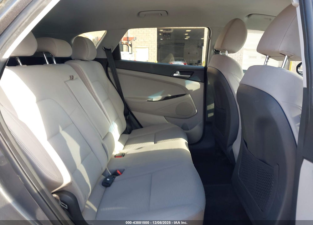 2021 HYUNDAI TUCSON SE VIN: KM8J23A47MU337874