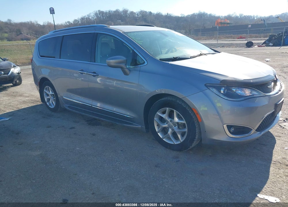 2018 CHRYSLER PACIFICA TOURING L VIN: 2C4RC1BG0JR131967