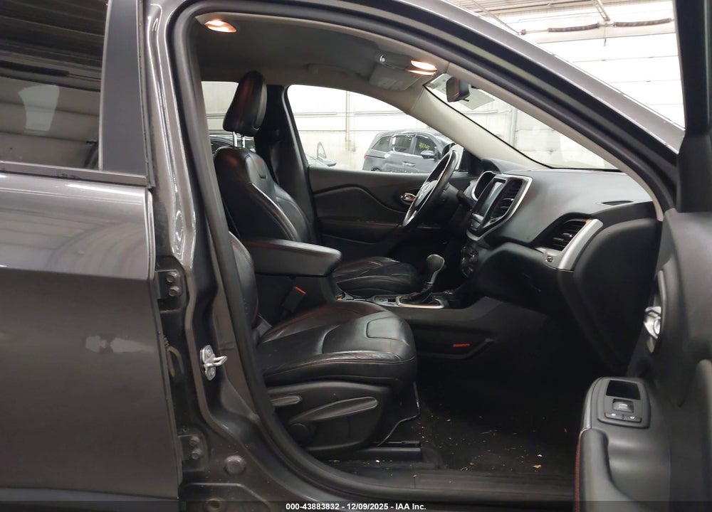 2015 JEEP CHEROKEE TRAILHAWK VIN: 1C4PJMBS8FW511866