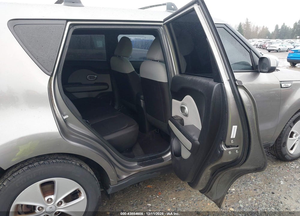 2015 KIA SOUL VIN: KNDJN2A25F7156553