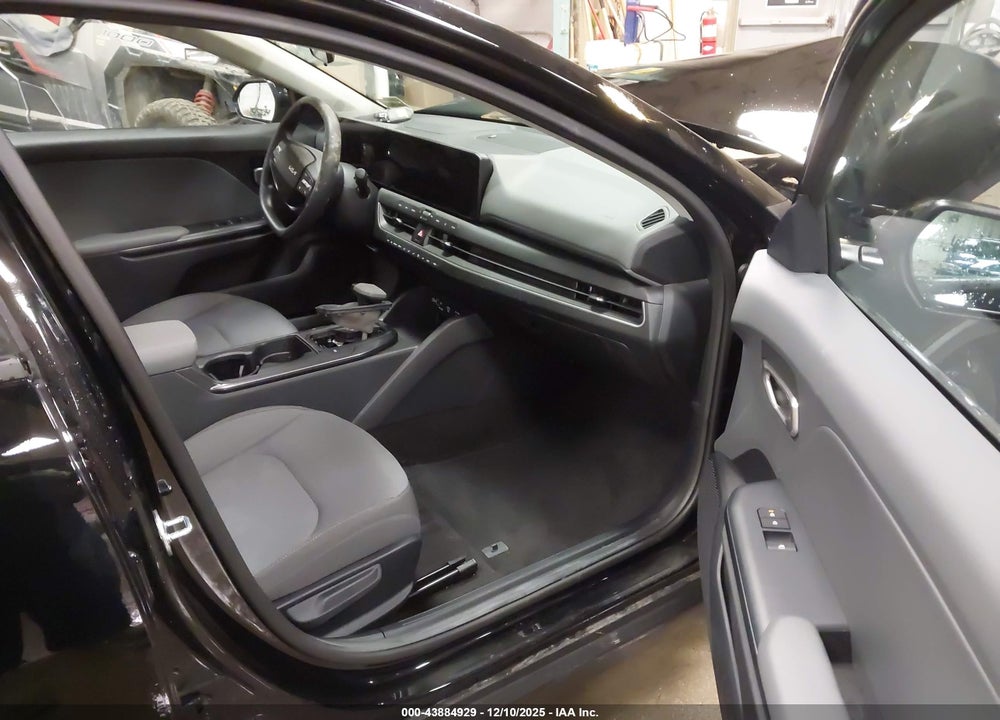 2025 KIA K4 LXS VIN: 3KPFT4DEXSE047481