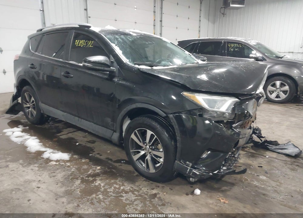 2018 TOYOTA RAV4 XLE VIN: 2T3RFREVXJW716349