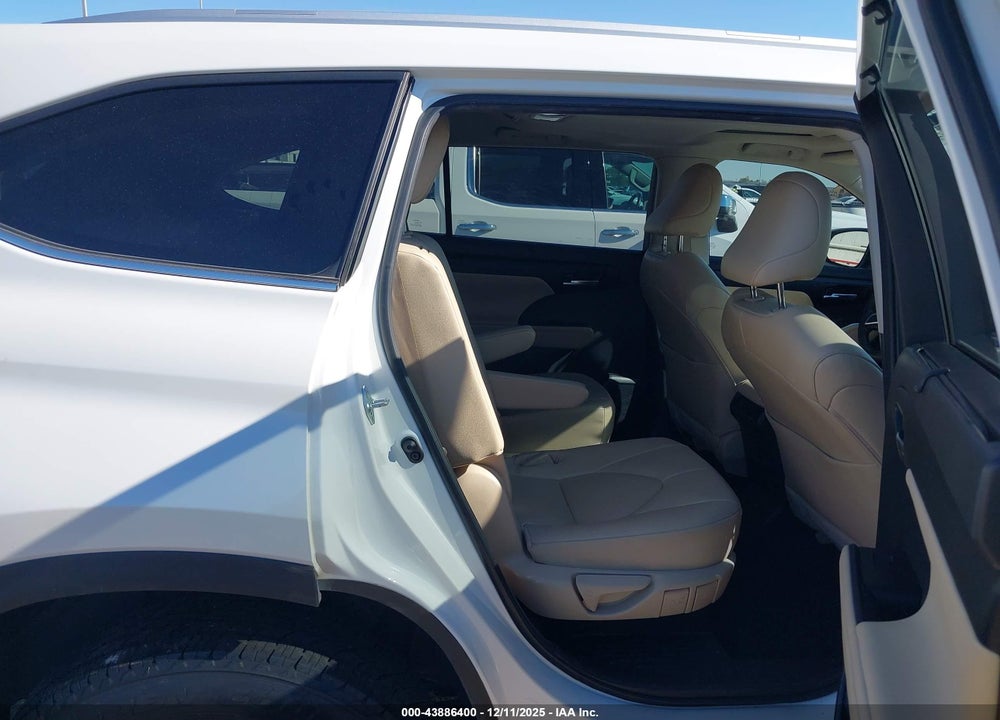 2023 TOYOTA HIGHLANDER XLE VIN: 5TDKDRAH3PS028498